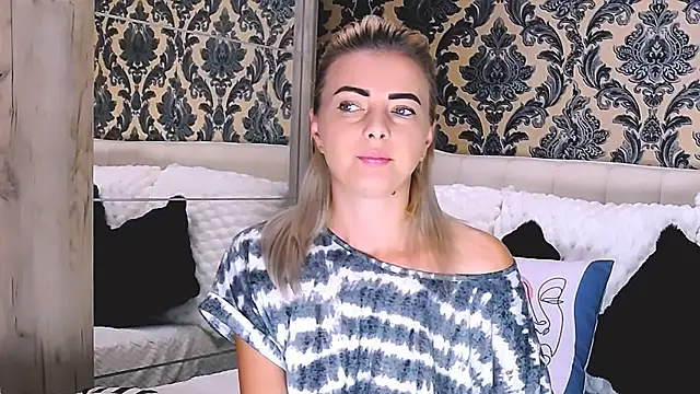 Snapshot of Aly_girl1 chatting on 09.18.25 Aly girl1 online show from 09.18.25