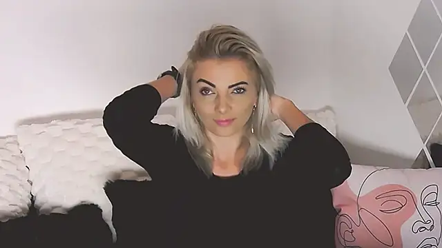 Snapshot of Aly_girl1 chatting on 11.01.25 Aly girl1 online show from 11.01.25