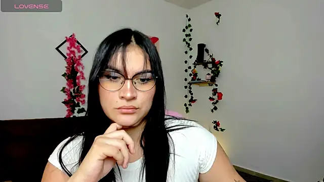 Snapshot of Emic_ chatting on 02.26.25 Emic online show from 02.26.25