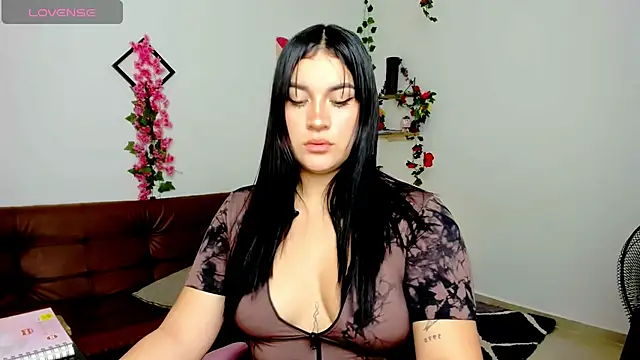 Snapshot of Emic_ chatting on 03.02.25 Emic online show from 03.02.25