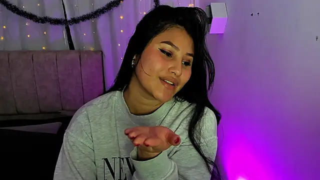 Little Ivy online show from 01.02.25