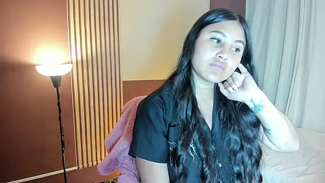 Little Ivy online show from 03.20.26