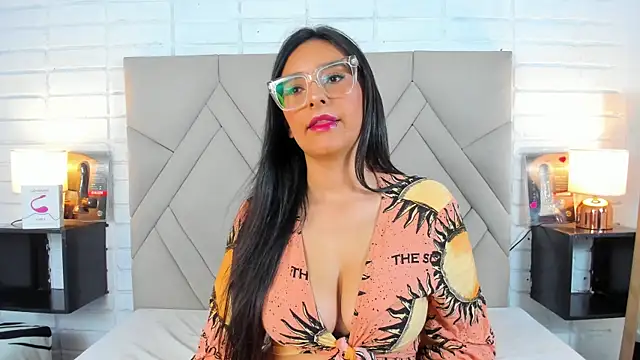 Isis Osman online show from 01.13.25