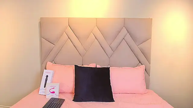 Isis Osman online show from 04.08.26