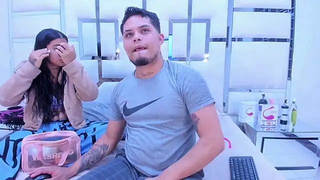 Snapshot of MelissaAndZeuss chatting on 01.28.25 MelissaAndZeuss online show from 01.28.25