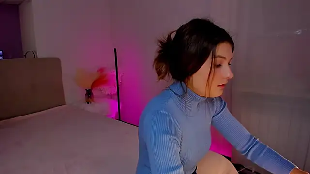 Laura Leee online show from 02.20.25