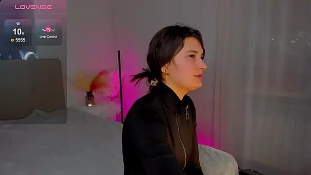 Laura Leee online show from 02.25.25