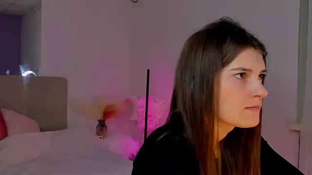 Laura Leee online show from 03.07.25