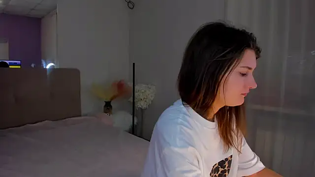 Laura Leee online show from 03.11.25