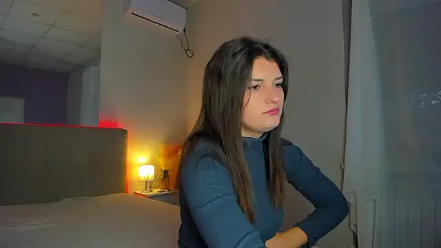 Laura Leee online show from 10.06.25