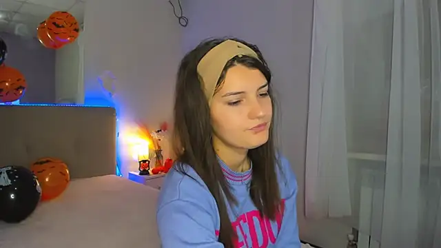 Laura Leee online show from 10.24.25