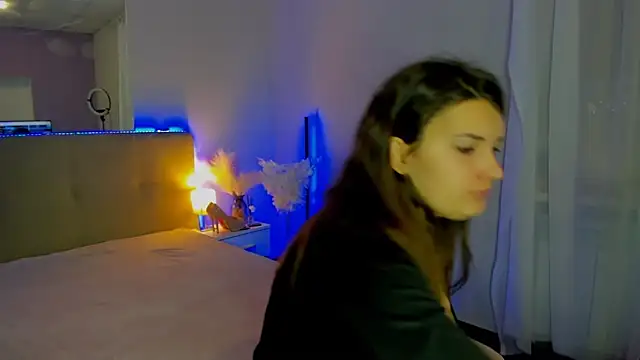 Laura Leee online show from 11.25.25