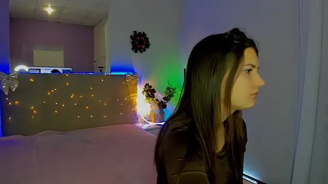 Laura Leee online show from 12.18.25