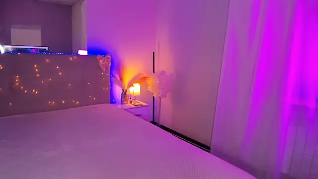 Laura Leee online show from 04.07.26