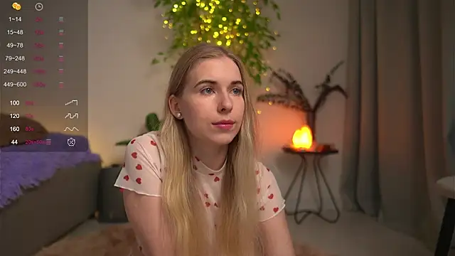 Snapshot of lorrie_love_story chatting on 12.10.24 lorrie love story online show from 12.10.24