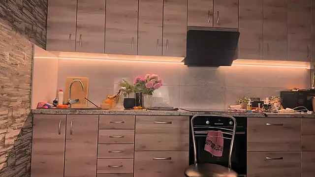 Snapshot of ___art chatting on 09.19.25    art online show from 09.19.25