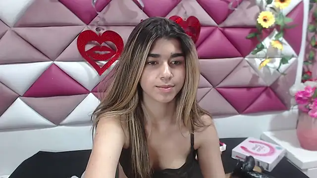 NahomiConnor  online show from 02.13.25