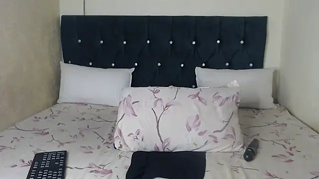 Snapshot of BhadBhad_Kitty chatting on 12.06.24 BhadBhad Kitty online show from 12.06.24