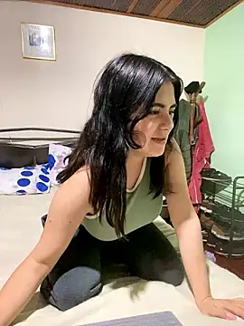 emiliaharper408 online show from 12.04.24