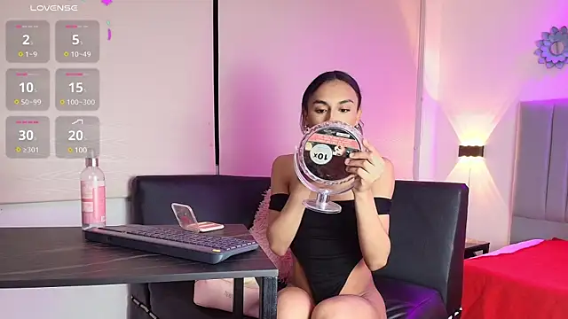 Snapshot of Chloe_Cherry21 chatting on 01.28.25 Chloe Cherry21 online show from 01.28.25