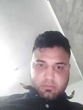 Snapshot of SINUECASTILLO chatting on 01.01.25 SINUECASTILLO online show from 01.01.25