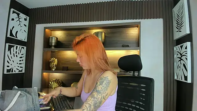 Snapshot of MelaniieRoux chatting on 04.24.26 MelaniieRoux online show from 04.24.26