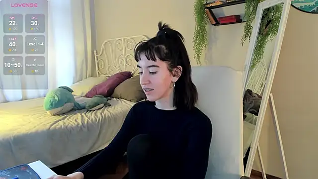 Snapshot of Belle_Via chatting on 01.19.25 Belle Via online show from 01.19.25