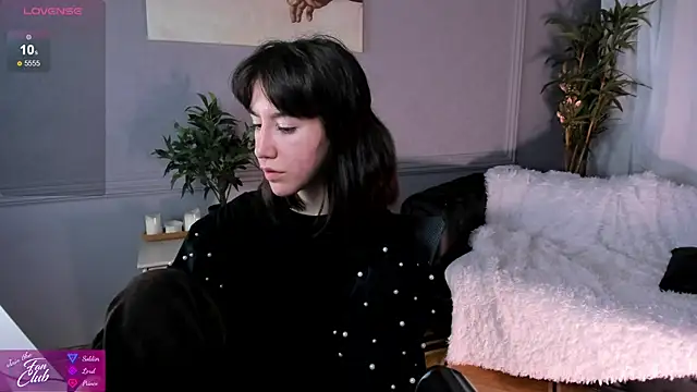 Snapshot of Belle_Via chatting on 02.27.25 Belle Via online show from 02.27.25