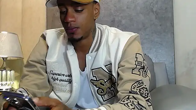 AaronCruz  online show from 11.05.25