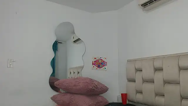 Roxy-Smith online show from 11.14.25