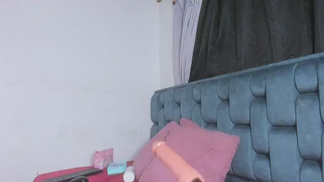 Snapshot of Roxy-Smith chatting on 02.04.26 Roxy-Smith online show from 02.04.26