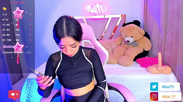 Snapshot of Miia77_ chatting on 09.17.25 Miia77  online show from 09.17.25