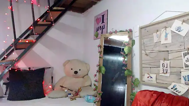 Snapshot of luna_sky83 chatting on 10.24.25 luna sky83 online show from 10.24.25