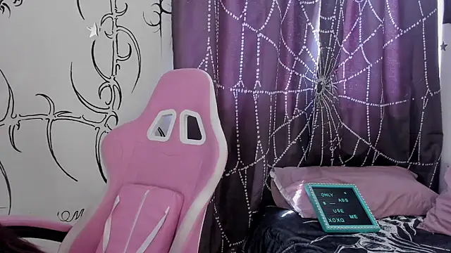 Snapshot of AlyRoses chatting on 06.19.26 AlyRoses online show from 06.19.26