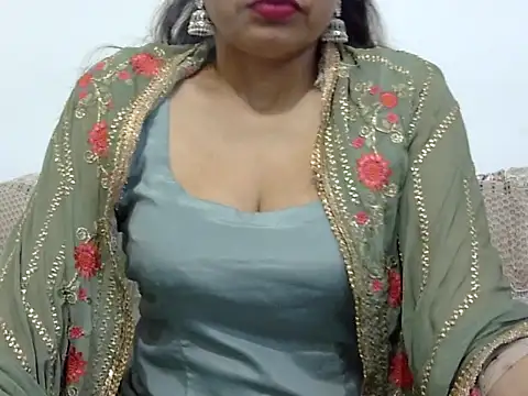 Snapshot of mishi_kaur chatting on 03.18.25 mishi kaur online show from 03.18.25