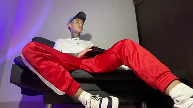 Saturno v online show from 03.12.25