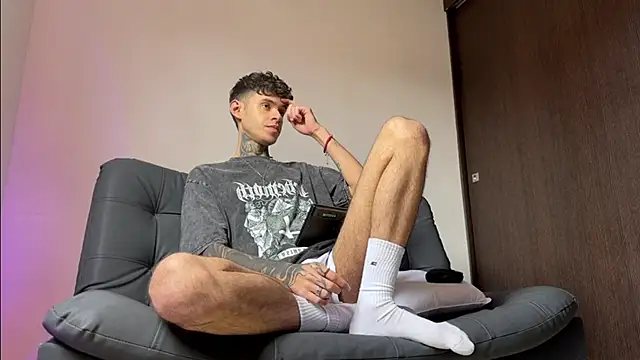 Saturno v online show from 03.17.25