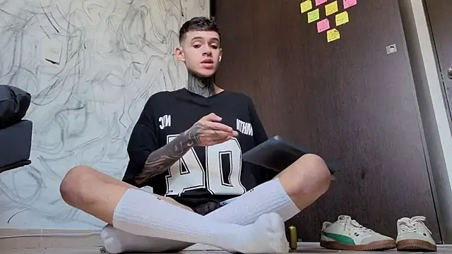 Snapshot of Saturno_v chatting on 02.13.26 Saturno v online show from 02.13.26