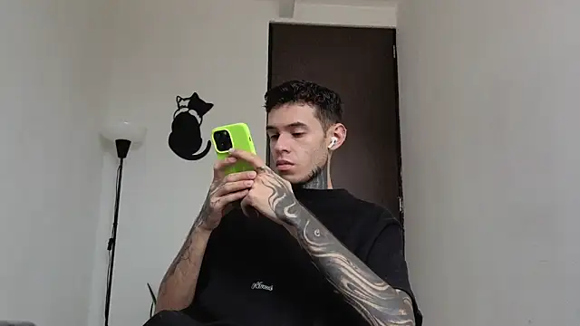 Snapshot of Saturno_v chatting on 02.24.26 Saturno v online show from 02.24.26