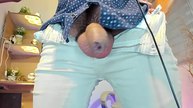 Snapshot of alessandro_wye chatting on 03.02.25 alessandro wye online show from 03.02.25