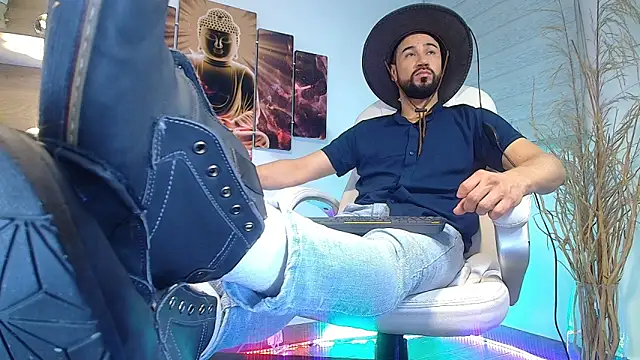 Snapshot of alessandro_wye chatting on 03.17.25 alessandro wye online show from 03.17.25