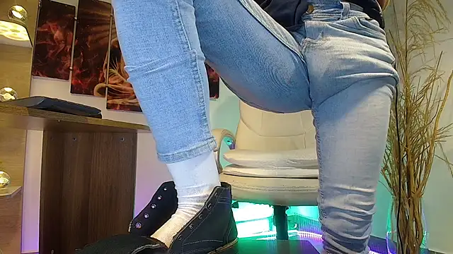 Snapshot of alessandro_wye chatting on 03.17.25 alessandro wye online show from 03.17.25