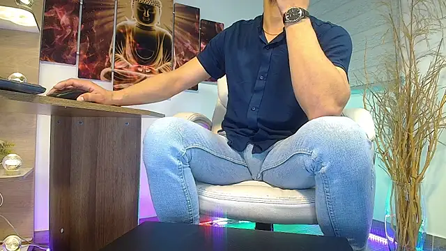 Snapshot of alessandro_wye chatting on 03.18.25 alessandro wye online show from 03.18.25