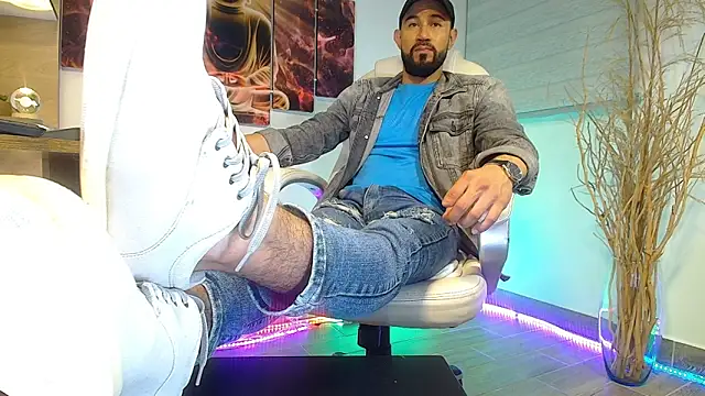 Snapshot of alessandro_wye chatting on 03.19.25 alessandro wye online show from 03.19.25