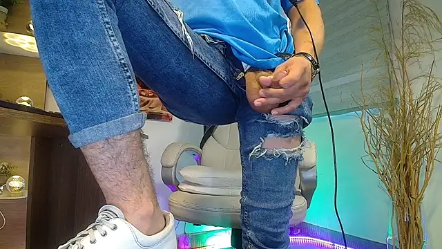 Snapshot of alessandro_wye chatting on 03.19.25 alessandro wye online show from 03.19.25