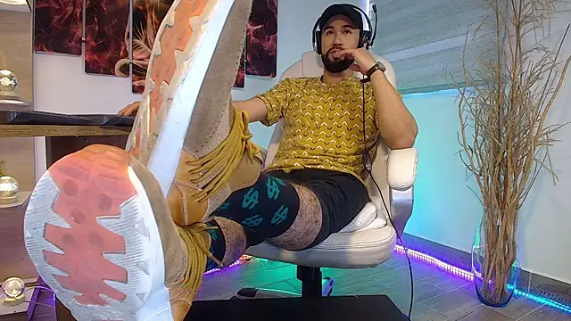 Snapshot of alessandro_wye chatting on 03.19.25 alessandro wye online show from 03.19.25