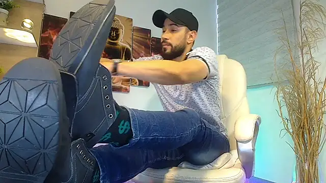 Snapshot of alessandro_wye chatting on 03.21.25 alessandro wye online show from 03.21.25