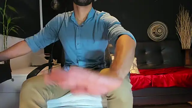 Snapshot of alessandro_wye chatting on 10.11.25 alessandro wye online show from 10.11.25