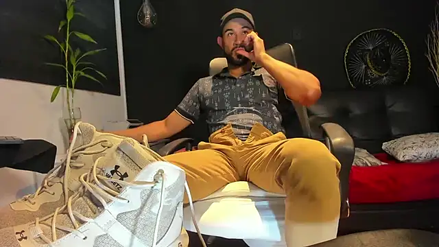 Snapshot of alessandro_wye chatting on 10.17.25 alessandro wye online show from 10.17.25