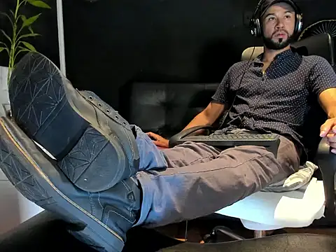 Snapshot of alessandro_wye chatting on 10.24.25 alessandro wye online show from 10.24.25